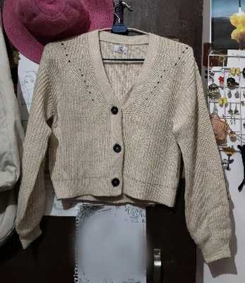 Chic Beige Cropped Knit Cardigan