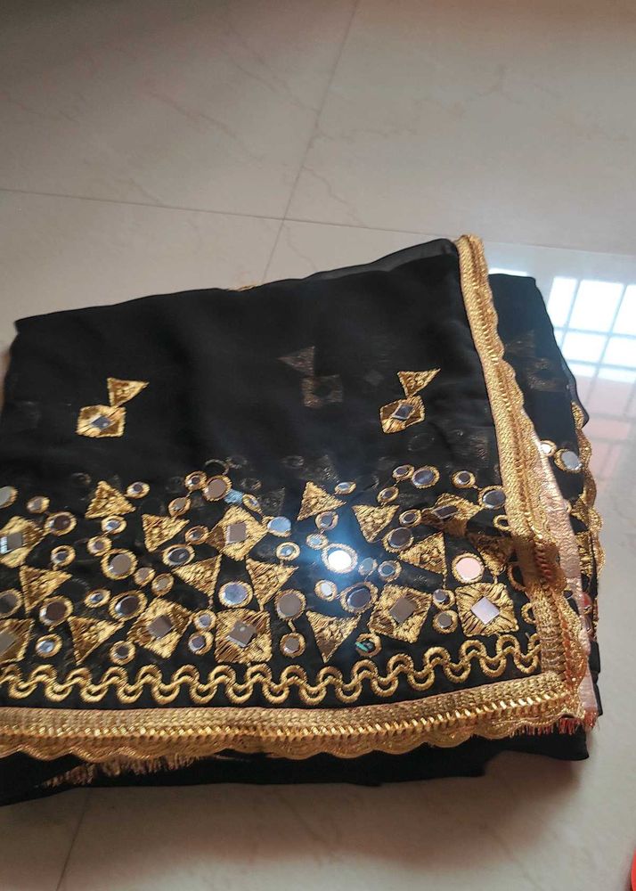 Elegant Black &amp; Gold Embellished saree withblouse