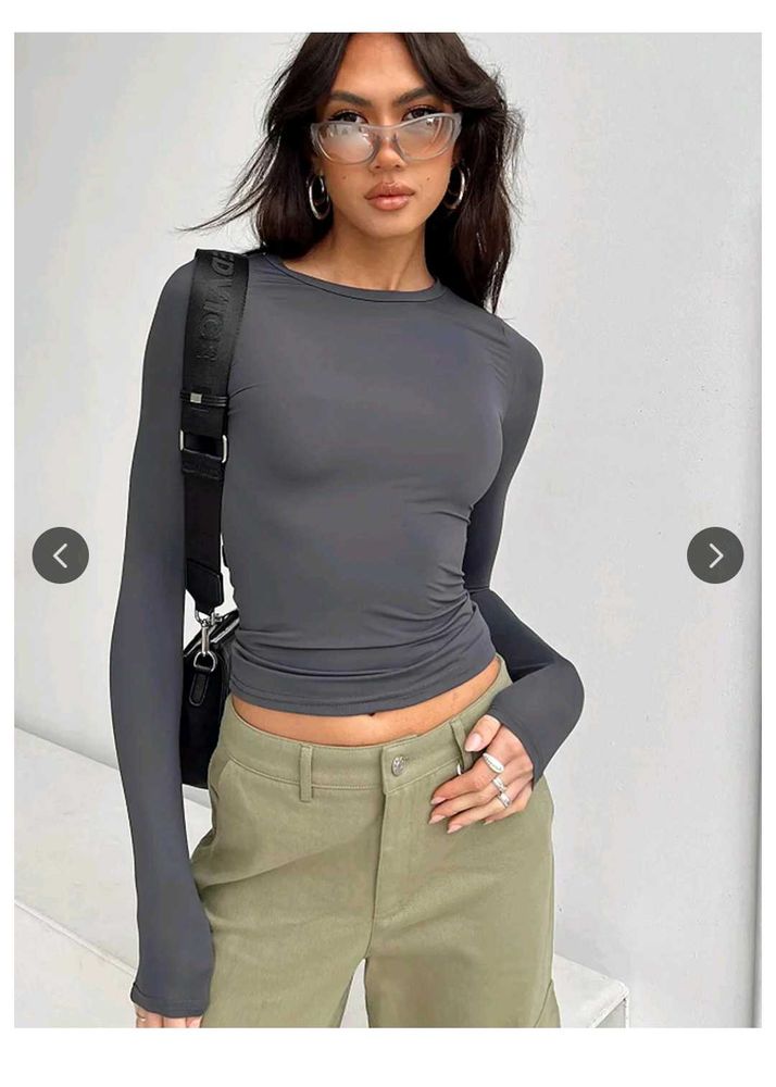 gray long sleeve tshirt