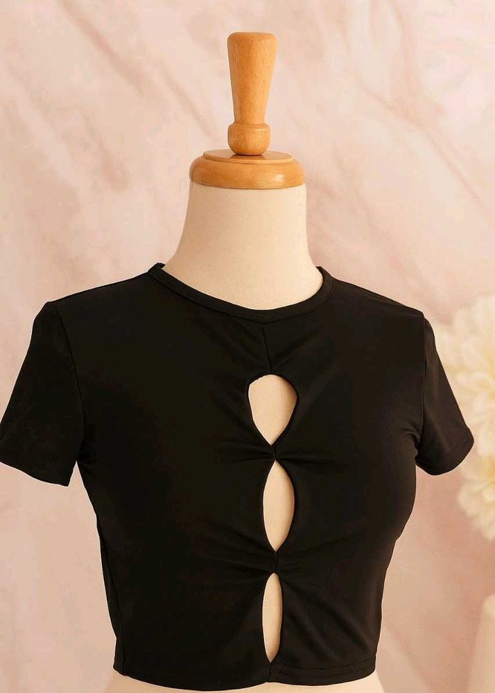 ✨Stylish Black Cut-out Crop Top