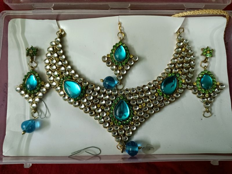 Necklace With Earings And Tikka