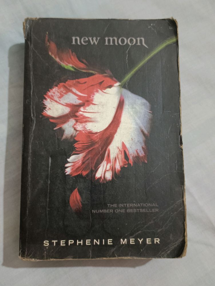 New Moon By Stephenie Meyer