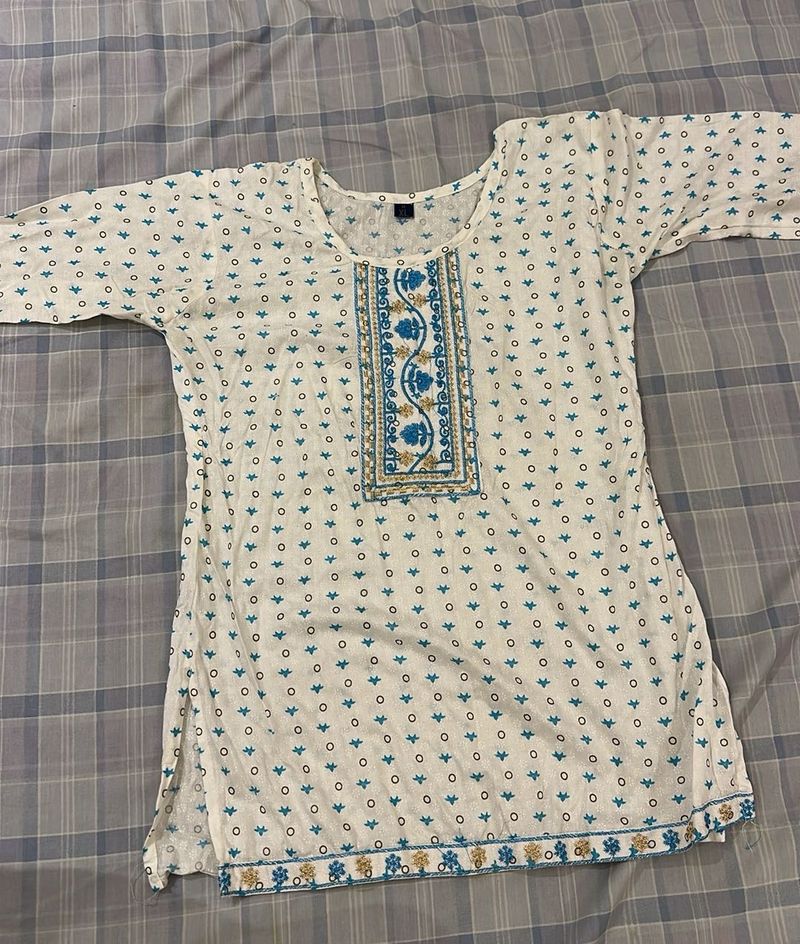Elegant Embroidered Kurti