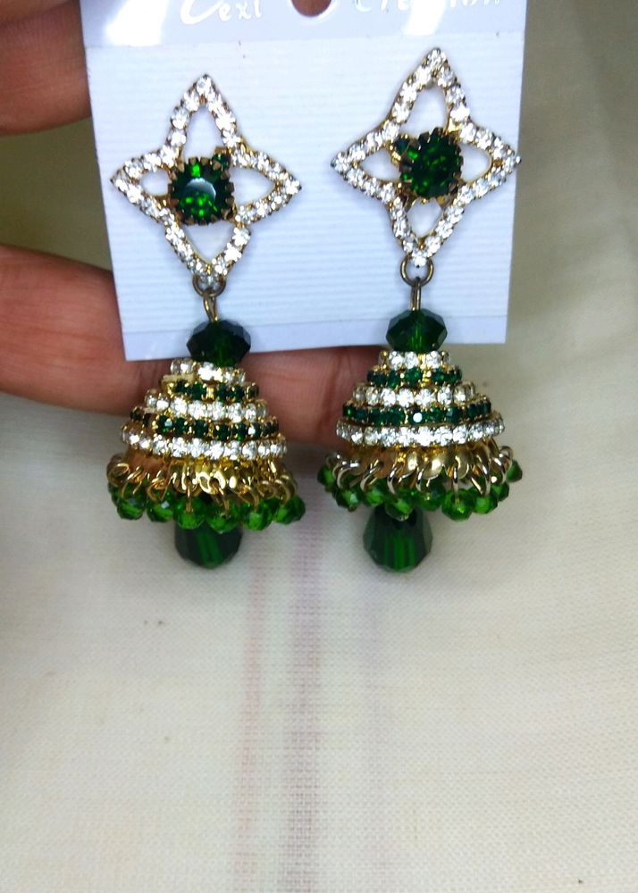 Smart Look Earrings  emerald green  Colour