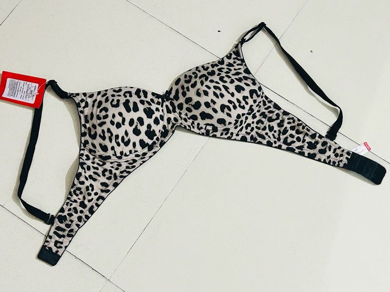 32B Woman Bra