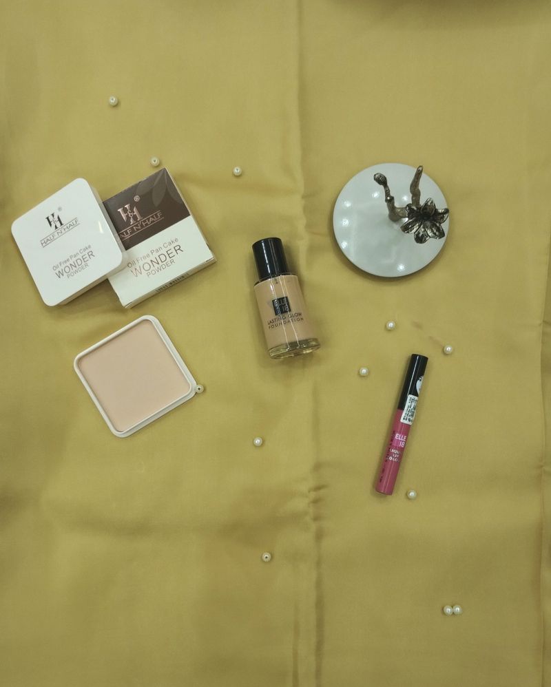 ELLE 18 FOUNDATION &amp; LIPSTICK &amp;HALF NHALF COMPACT
