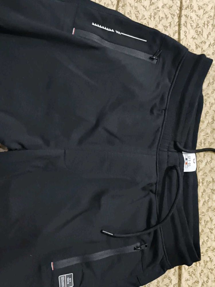 a black solid track pant