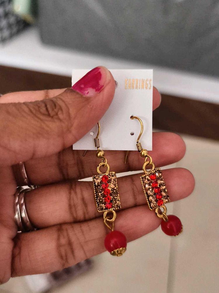 PACK OF 2 EARINGS ALL NEW AT SALE