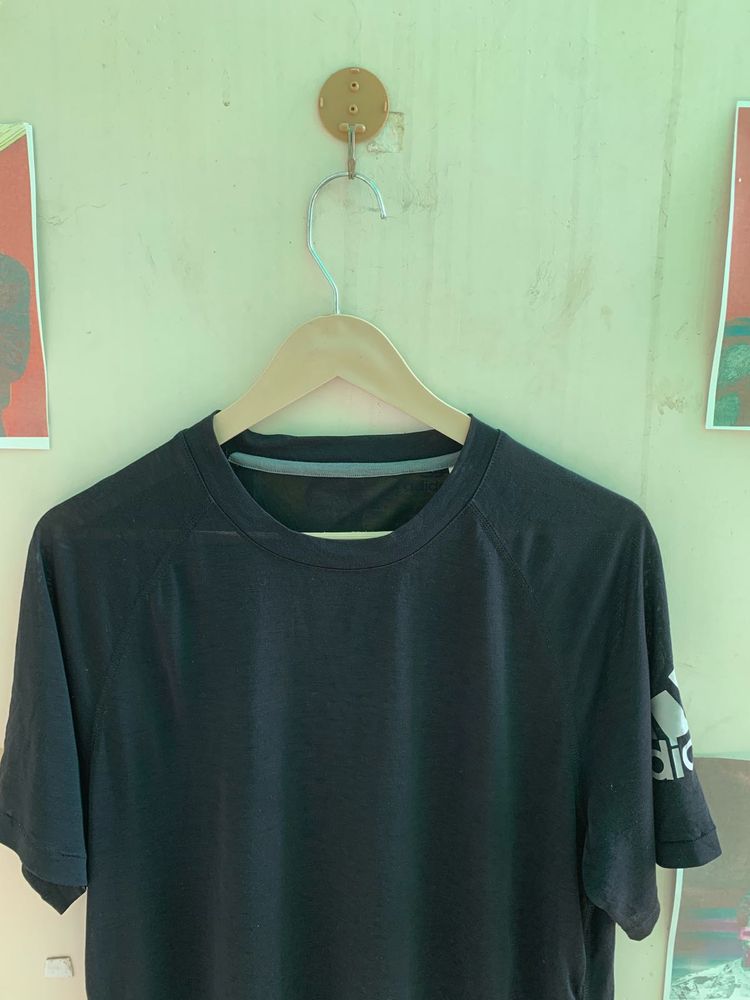 Adidas Men's Black T-Shirt (T520)