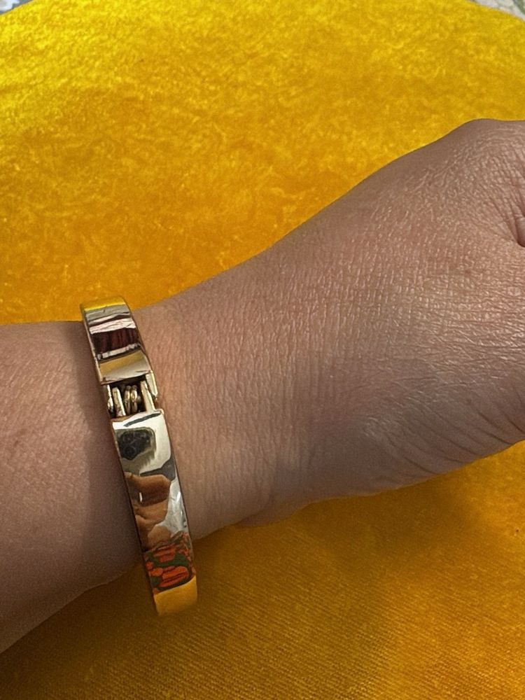 Elegant Gold Tone Bangle
