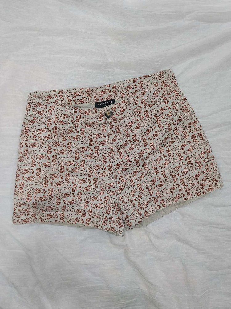 !REDUCED PRICE! Cute Floral Print Shorts