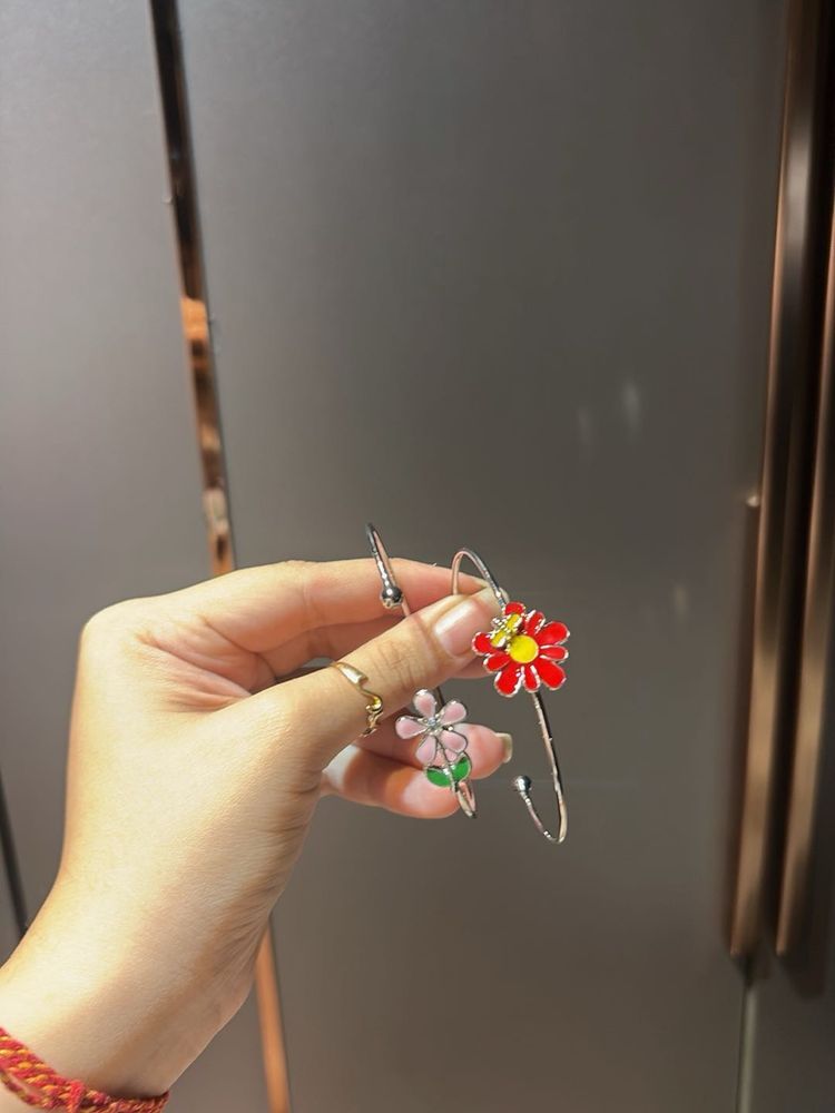 Cute Floral Bangle Bracelet (1)