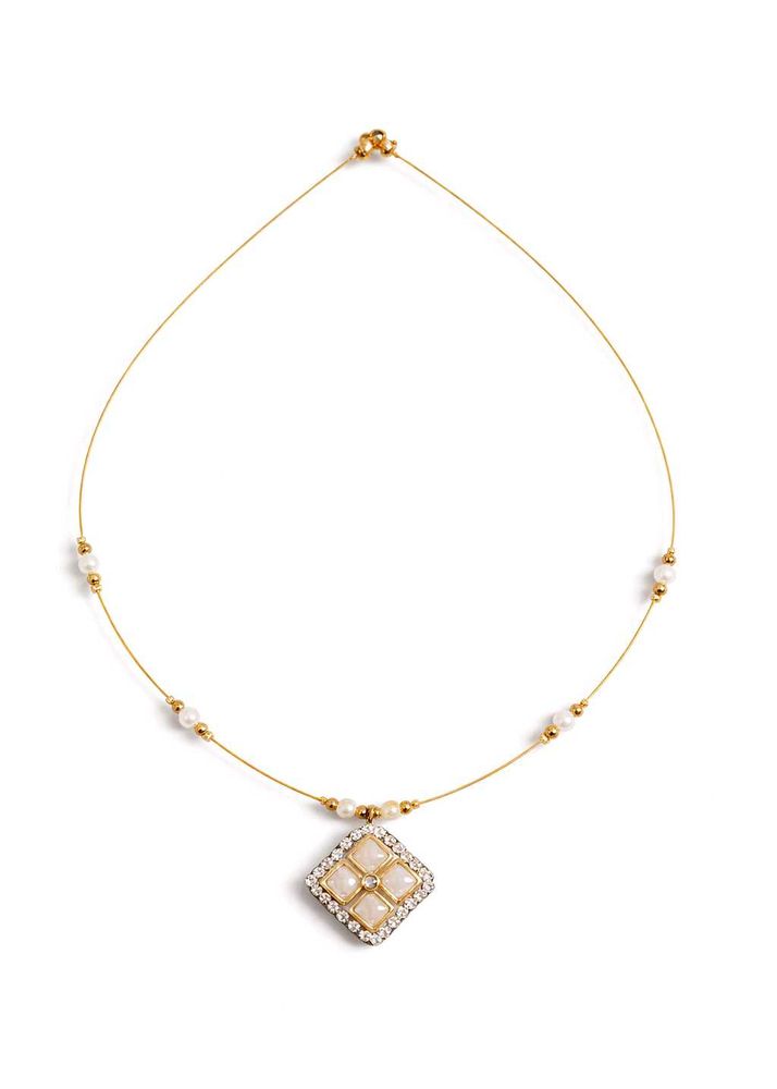 Delicate Gold Chain Necklace with Pendant
