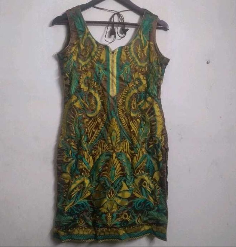Embroidered Sleeveless Kurta