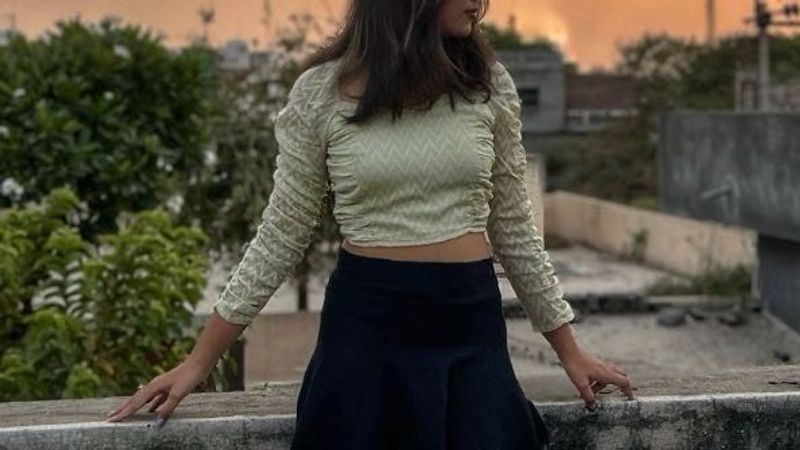 Stylish Crop Top with Ruched Sleeves