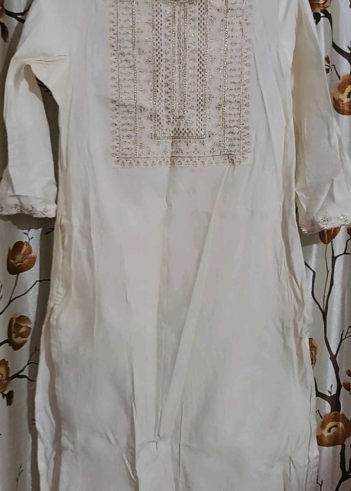 Elegant White Kurta with Embellished Neckline