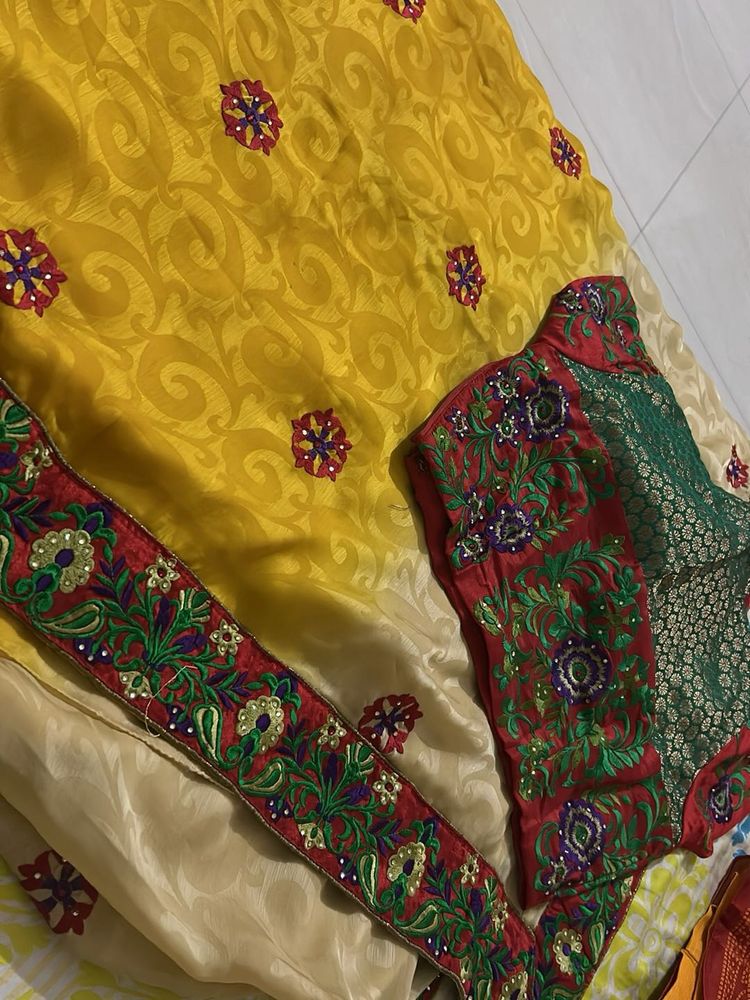 Heavy Border Saree With Blouse