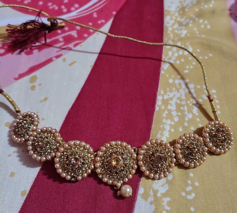 Elegant Pearl &amp; Gold Necklace