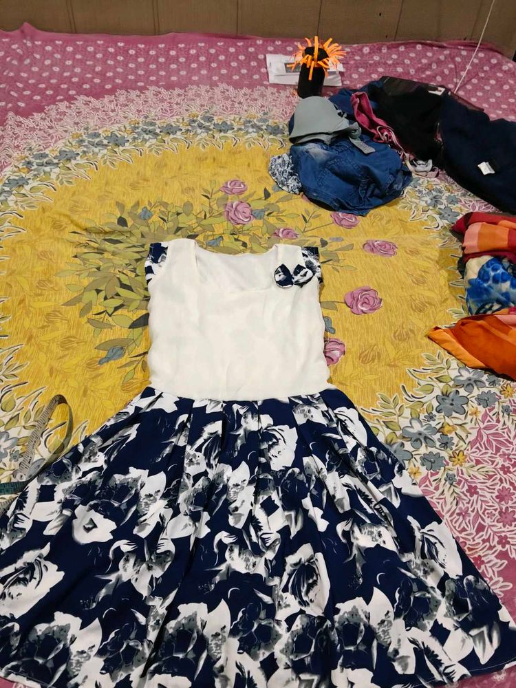 Chic Floral Print Dress and blue leggings free