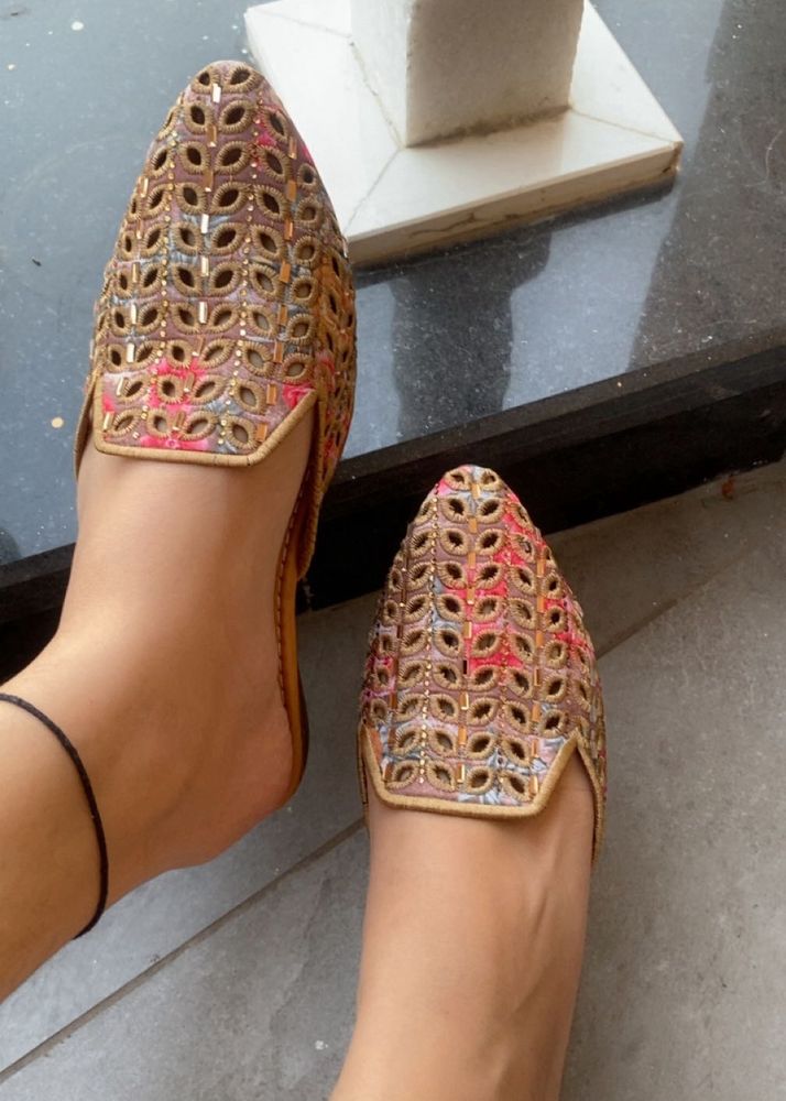 Embellished Jutti Flats