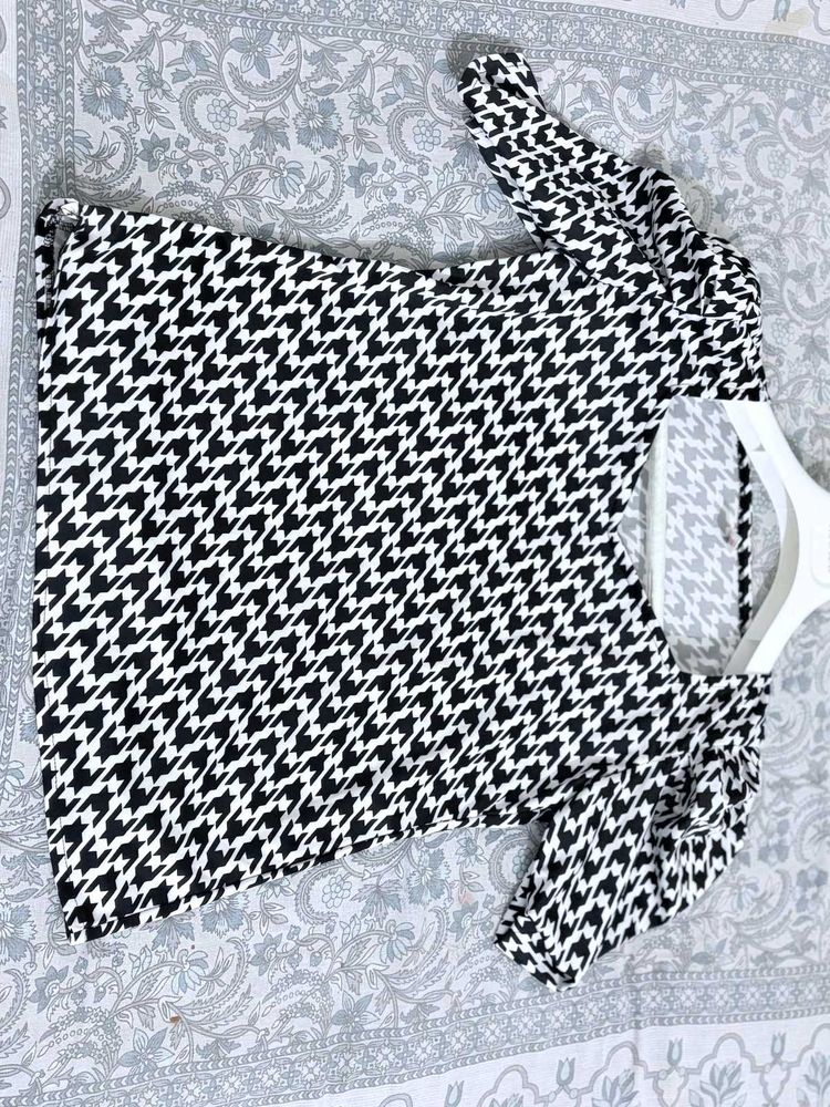 Houndstooth Print Top