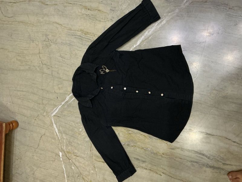 black shirt