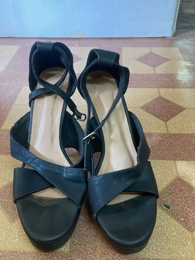 Stylish Black Wedge Sandals