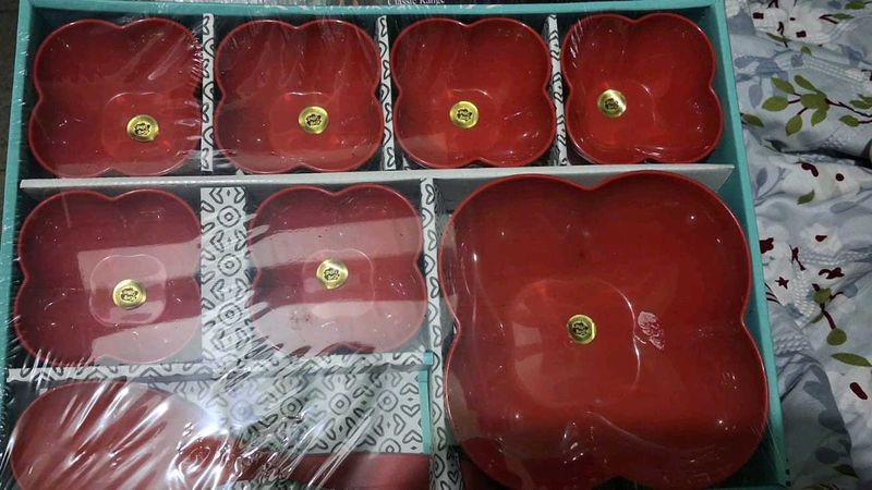Set of Red Clover-Shaped Bowls