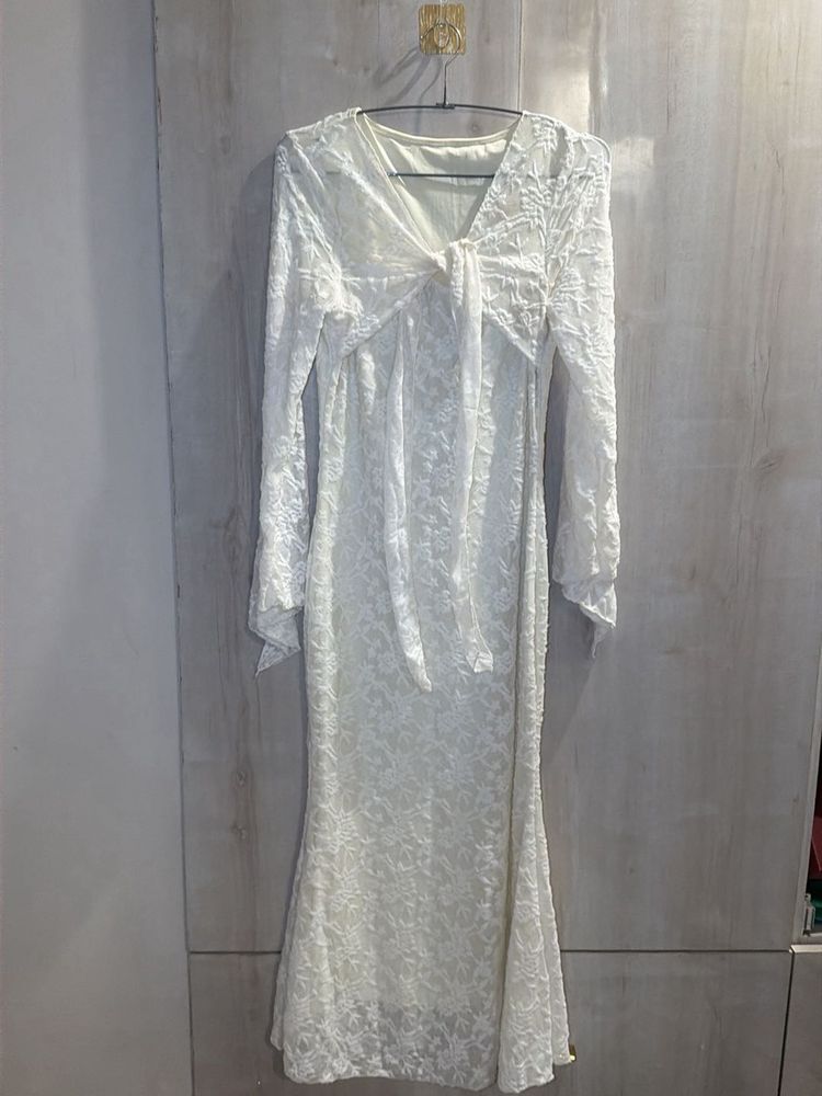 Savana Elegant White Lace Gown