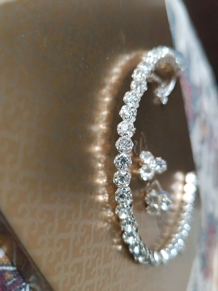 Sparkling Crystal Neckpiece&amp; Earrings Set
