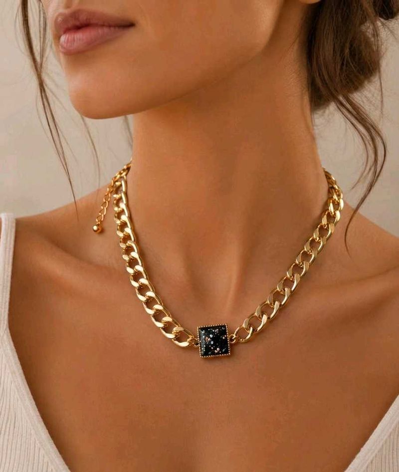 Chunky Gold Chain Necklace with Square Pendant