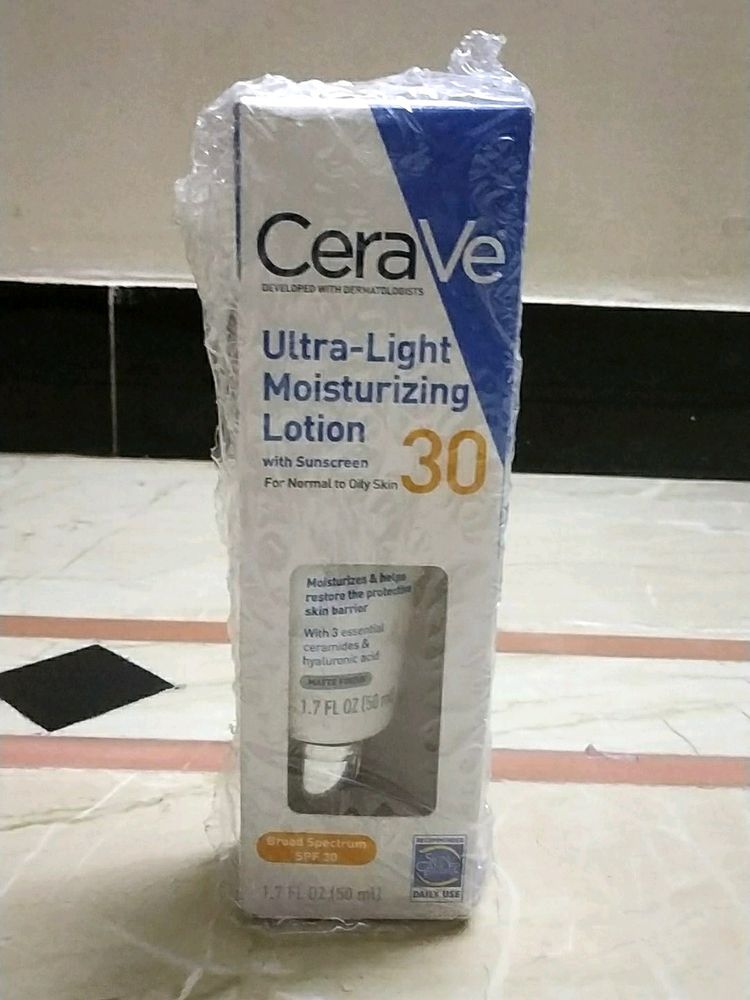 Ultra-Light Moisturizing Lotion With Sunscreen
