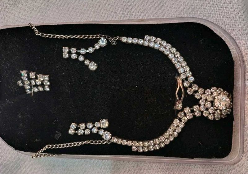 Sparkling Rhinestone Necklace &amp; Earring Set