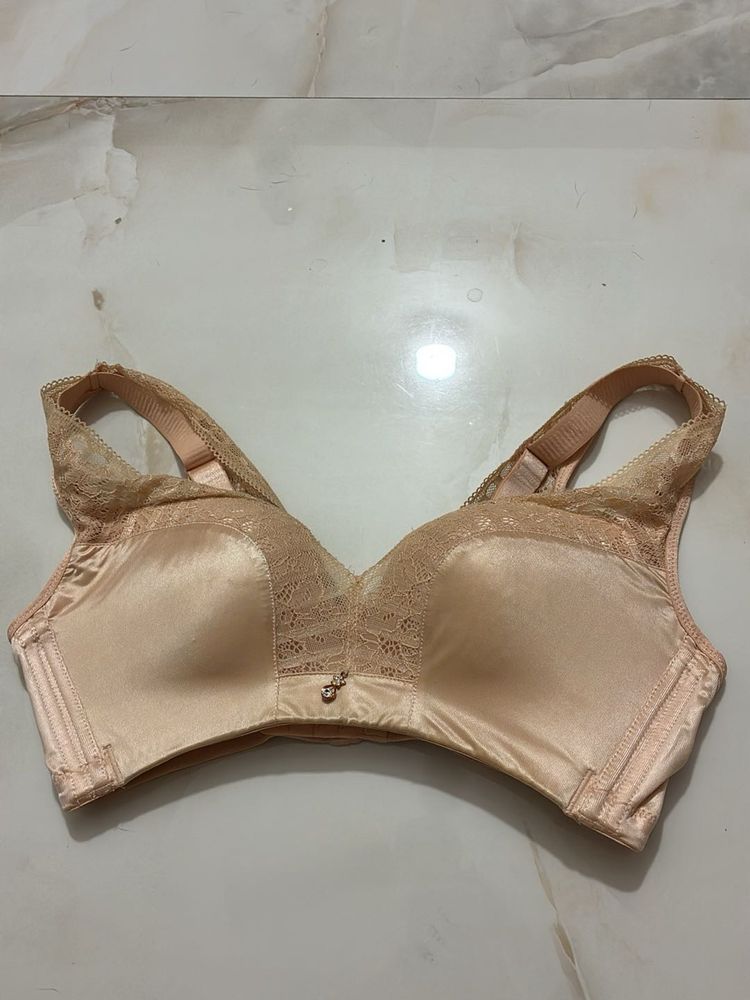 Elegant Lace Trim Bra