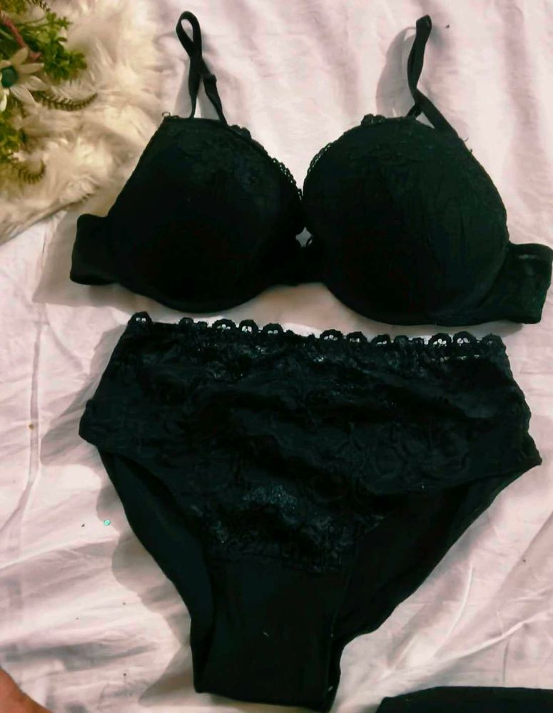Lace Trimmed Black Bra &amp; Panty Set