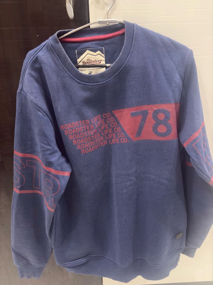 Roadster Men's Navy Blue Sweatshirt