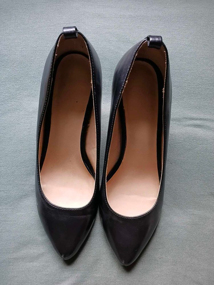 Classic Black Pointed Toe Heels