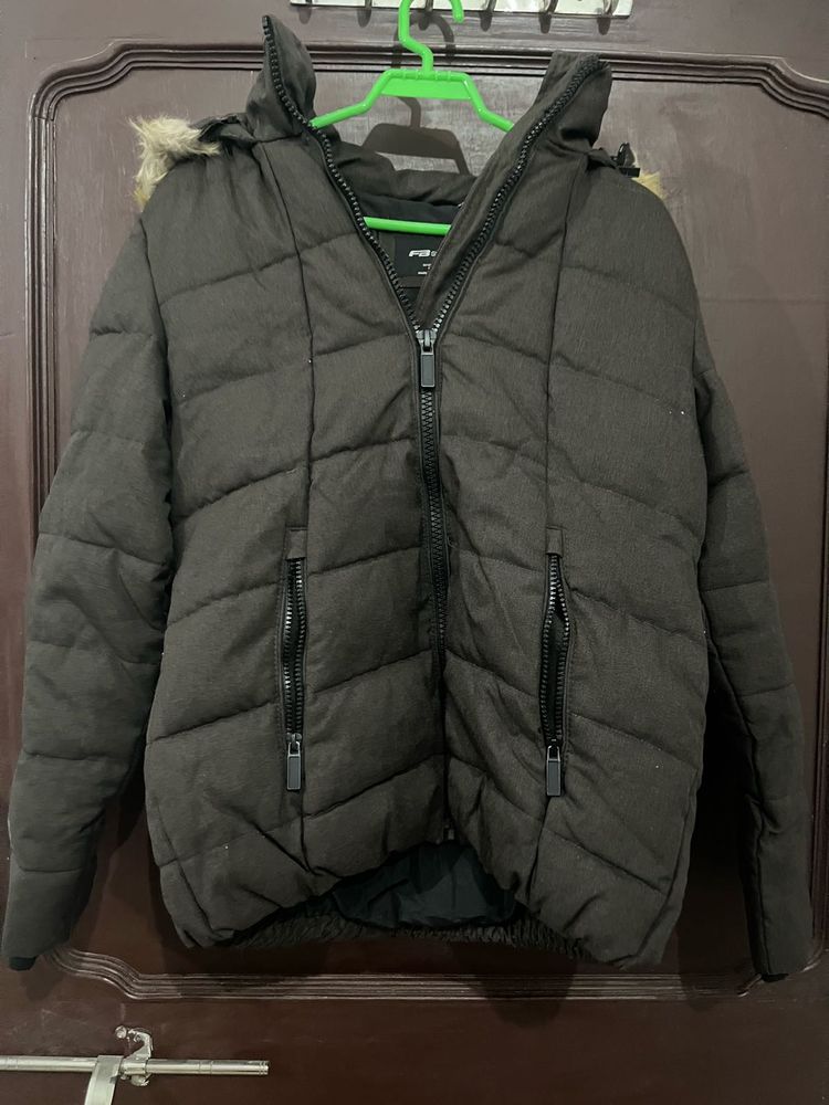 Stylish Padded Jacket with Fur Hood