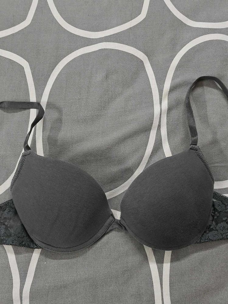 H&amp;M Grey lace bra - 32C