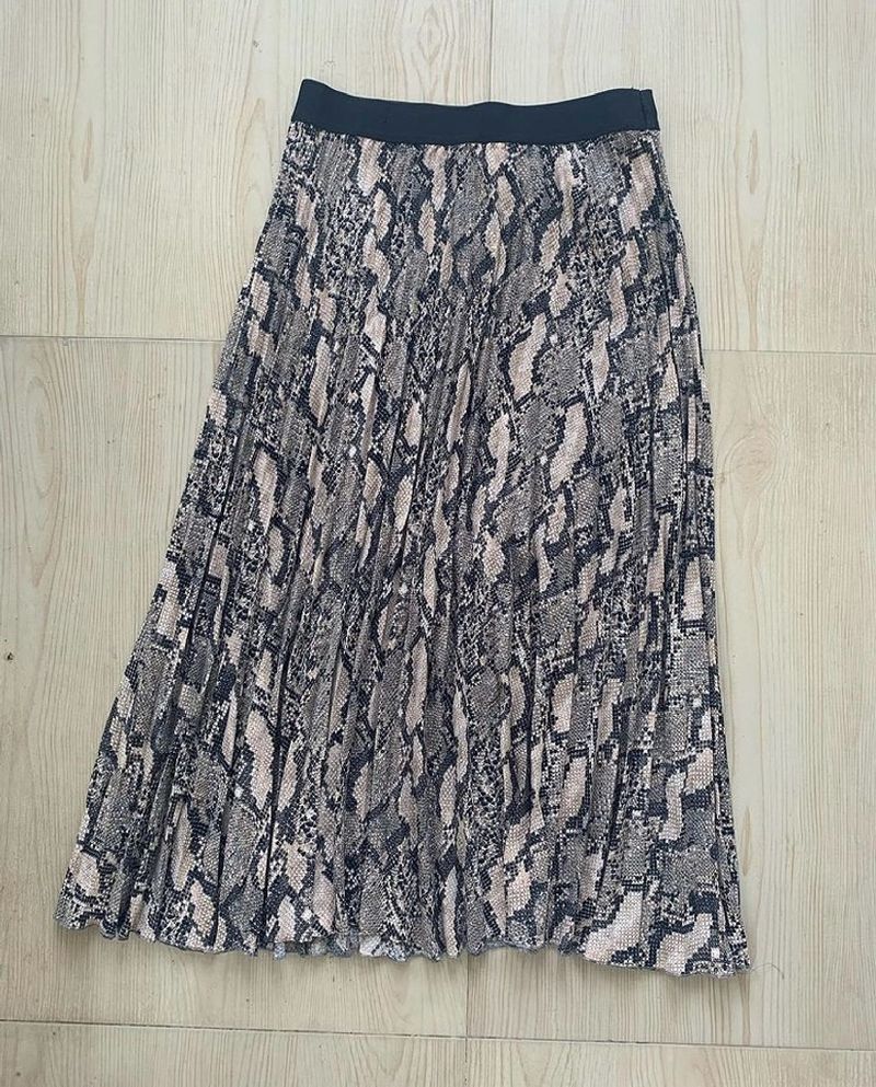 H&amp;M Snake Printed Skirt