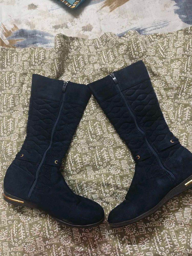 Stylish Navy Blue Quilted Boots