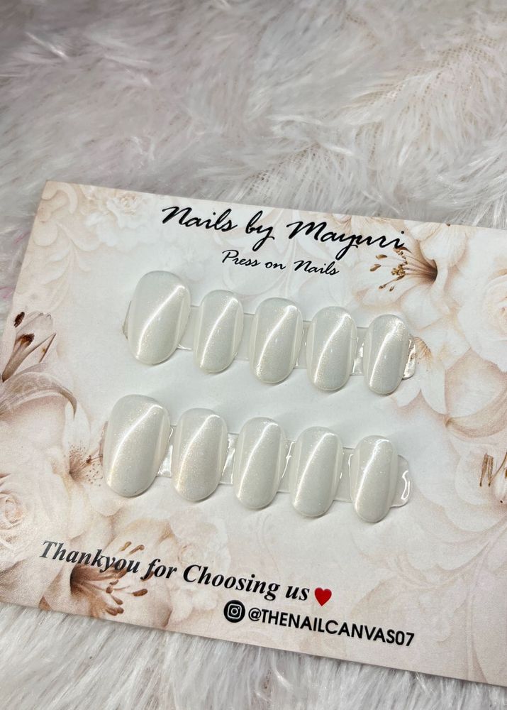Elegant White Press-On Nails