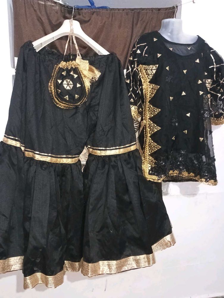 Elegant Black &amp; Gold Kurti with duppatta and ghara