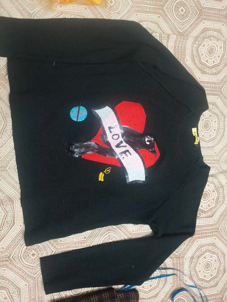 Love Graphic Sweater in Xl size for women
