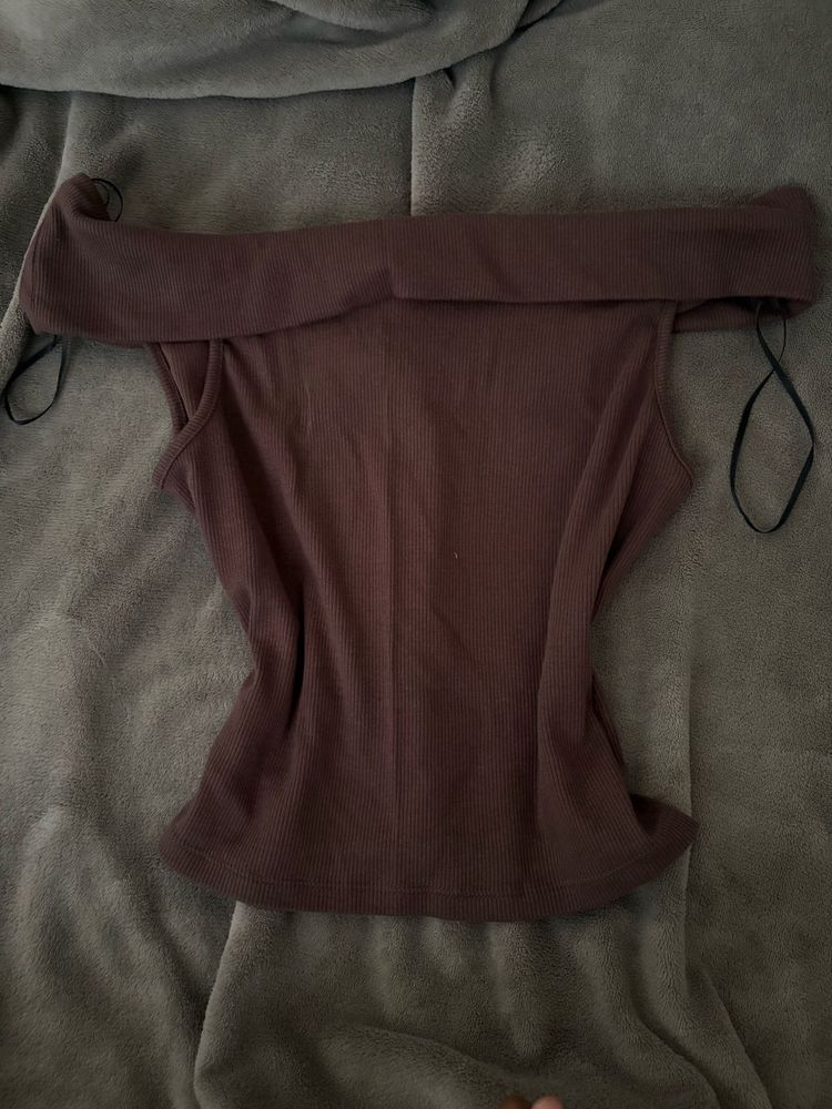 H&amp;M Off-Shoulder Ribbed Crop Top