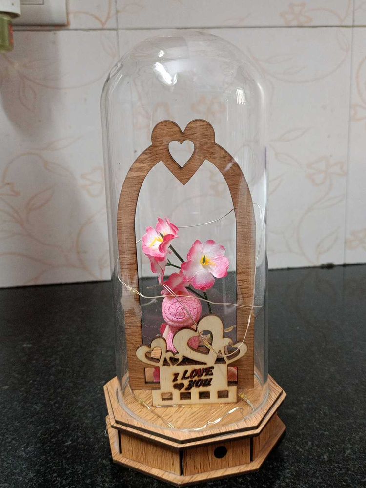 SHOWPIECE Enchanting "I Love You" Dome Display