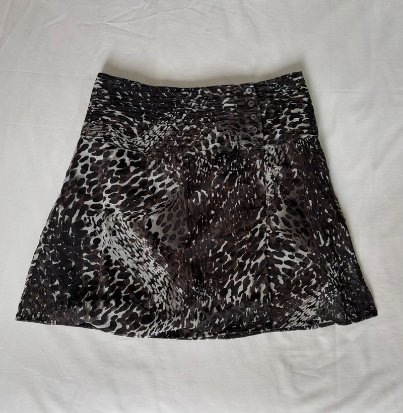 Chic Leopard Print Skirt