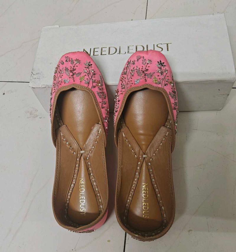 Pink Embroidered Juttis