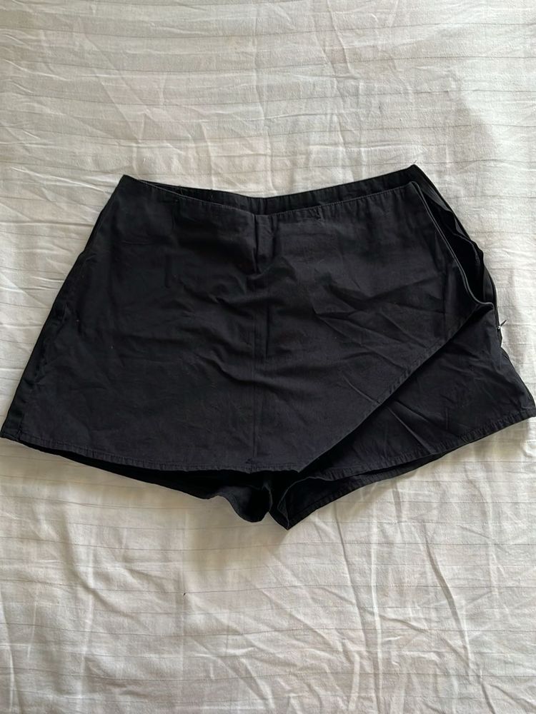 Chic Black Skort