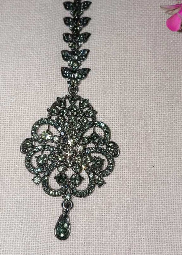 Elegant Green Rhinestone Brooch
